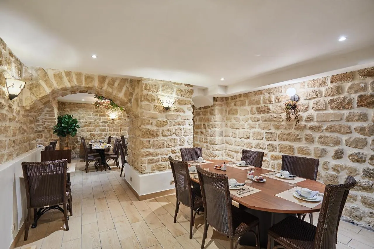 Berne Opera מלון 3*